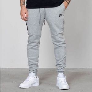 NIKE SPORTSWEAR TECH FLEECE JOGGER PANTS
Grey M size